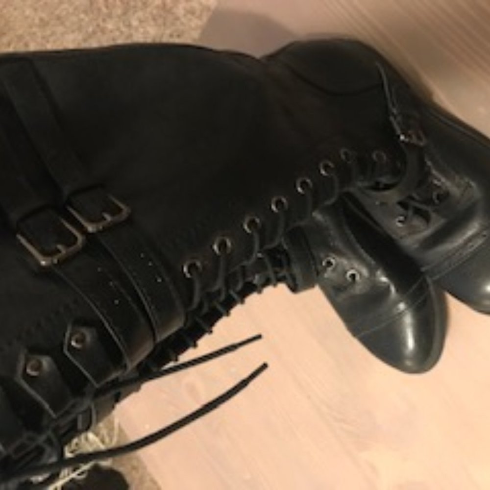 Soda Women's combat boots size 6.5